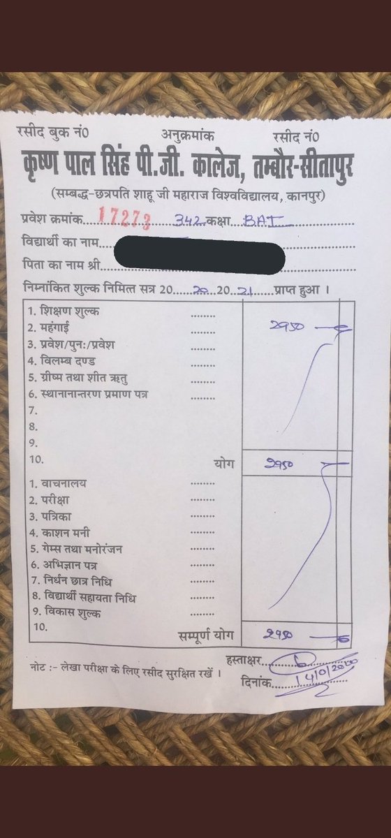 UmmatunnisaCare's tweet photo. 13th October:
A girl who passed her 12th class was unable to take admission in graduation,we helped her out with the admission fees (Rs.3500) &amp; with kind generosity with one of our donors.
We're only covering cases which're under 5K-10K as we can't make broken promise to others. https://t.co/Nan2dUT9Vb