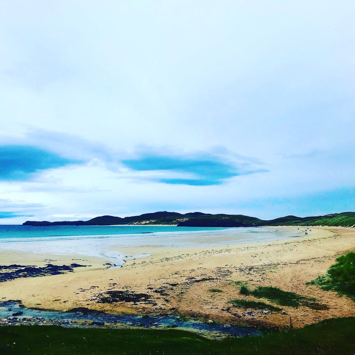 AndrewCritchett's tweet photo. *sighs*
.
.
.
#sighs #nc500throwback #nc500 #northcoast500 #balnakeilbeach #balnakeil #scotland #vanlife #inavanwithaverylooseplan #roadtrip #ontheroad #headspace #dadsandladsontour #lifesbetterbythesea #wildcamping #ifeverybodyhadanocean #bluemind #keepyourdistance https://t.co/UCa96UmEPG
