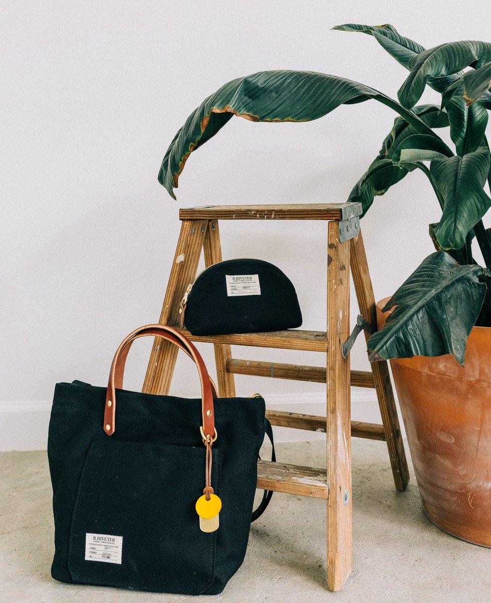 Been on the hunt for the perfect "throw on your shoulder and run out the door" bag? Here it is. 🤩 Our Signature Taylor Brunch Tote is made with durability and space in mind. Get yours today ➡️  bit.ly/3nQZYuj