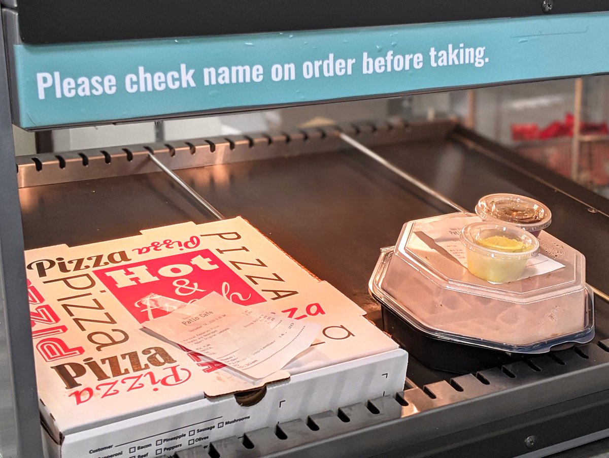 uhcldining's tweet photo. A little pizza heaven 🍕
Pizza made without gluten is now available on the Boost app! 🤩 📲

@UHClearLake @uhcladmissions 
#UHCL #Pizza #Madewithoutgluten #CHE #Boostapp https://t.co/Hpiqw8XL8s