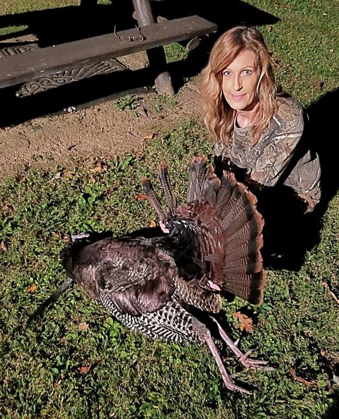 FinFeatherFur1's tweet photo. Check out Debbie Dingus #turkey! She got it in Ashland County on Oct 10, Opening Day of #FallTurkeySeason! It had 1 1/2 spurs, 12" beard and weighed around 27 lbs. Awesome job Debbie! ๐ฆ๐ See you at The Fin! ๐๐ฆ๐ฆ
#fallturkey #turkeyseason #hunting #finfeatherfuroutfitters https://t.co/oFAwUGjJV9