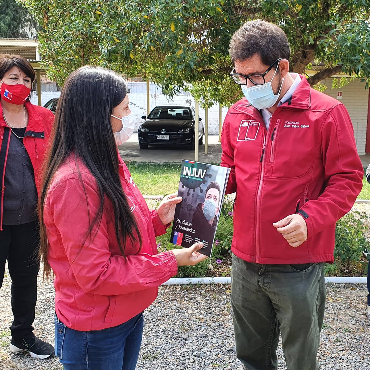 INJUVcoquimbo's tweet photo. Hasta @GobChoapa en #Illapel llegó la directora regional #INJUV @PaulaPinoCortes para entregar al gobernador provincial @Jpgalvezll una nueva edición de Revista #RT32 de #INJUV enfocada en Pandemia y juventudes
Gran insumo para la toma de decisiones sobre juventud @InjuvChile https://t.co/N0VgJjy62a