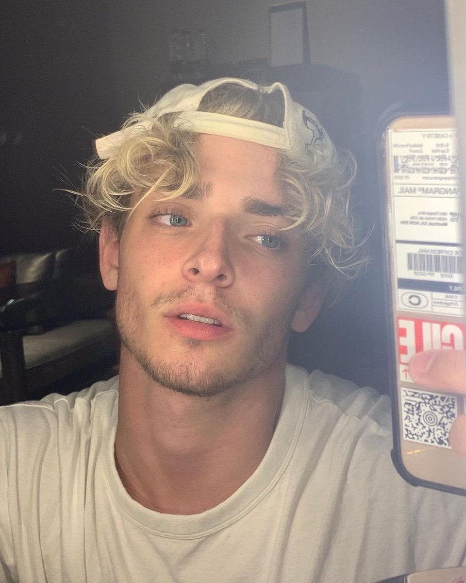 JoshBeauchampOn's tweet photo. COMO ELE É LINDO CARAS

📸| “Quem raio é esse cara” - Josh Beauchamp (joshbeauchamp) via Instagram https://t.co/G5AFg8fh6r