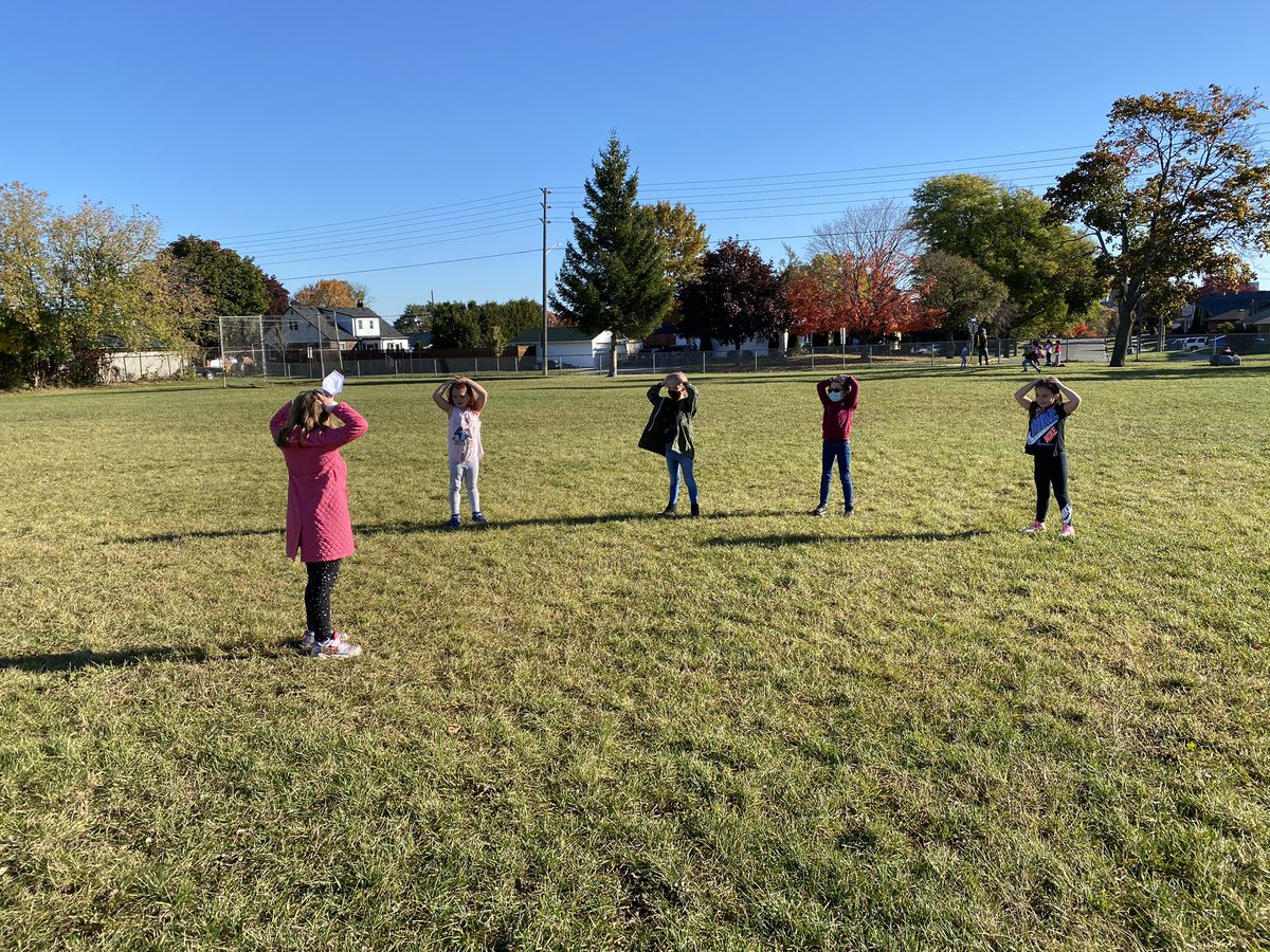PsWoodcrest's tweet photo. Physically distancing recess play at Woodcrest. Playing “The Number Game” , “Simon says”, and “Musical Logs”. @JackNigro @Norah_Marsh https://t.co/CMcZFFK5Ue