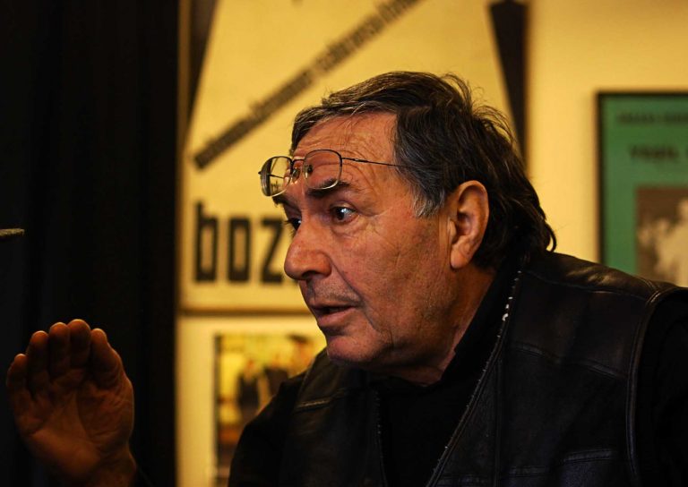 Nurhan Karadağ hocamın bizim zamanımızda Ortak Yapım, Sahne Bilgisi, Sahne Tekniği derslerine girerdi. Bu derslerde çalışacağınız pozisyonu siz seçerdiniz. 
#DtcfTiyatro
#NurhanKaradağ