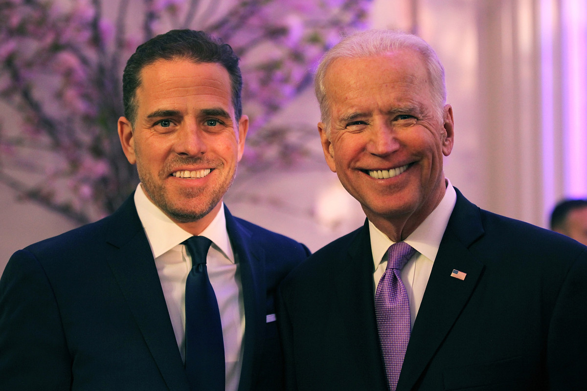 nypost's tweet photo. Trump campaign uses Post exposé to blast Bidens for 'blatant selling of access' https://t.co/HyJ4z47skF https://t.co/TYxBgfJyom