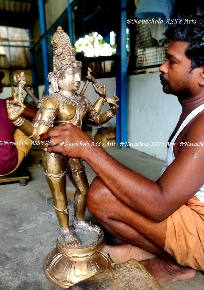 Navachola's tweet photo. The Art of #Chola dynasty ❤️❤️❤️
Even today, highly detailed, one-of-a-kind sculptures are made here, using the The Lost Wax Technique of Casting!!
#chola_Sculpture #SwamimalaiBronze, #Thanjavur_Art , #Kumbakonam, #sculptures #Indian_art
#indian_sculpture #Hindu_gods https://t.co/VFCndMZ2pG