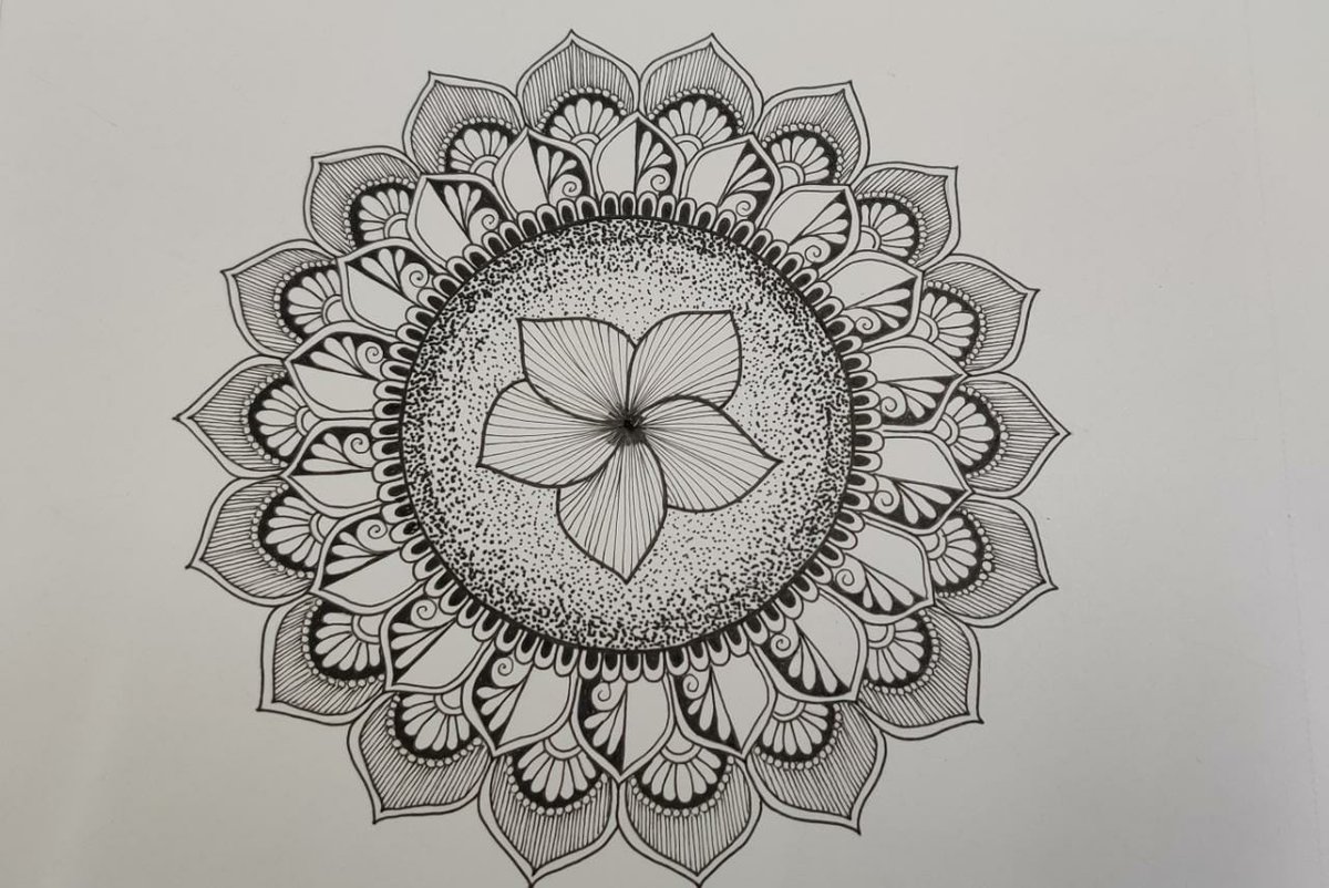 My youngers sisters artwork...Mandala art
#ArtistOnTwitter #artistsontwitter #mandala #American #Japan #Australia #USA #India
