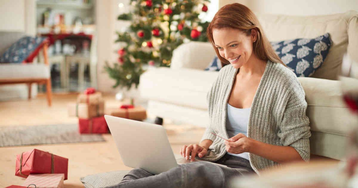 growwithco's tweet photo. What's red &amp; green, starts early and requires business owners to overcome shipping and supply challenges? The 2020 holiday shopping season! Find out how this year will be different for retailers 👉https://t.co/3WbdPxTQHy cc: @RetailMeNot @CommerceHub @Iterable @NRFnews https://t.co/jLak86Y6Jh