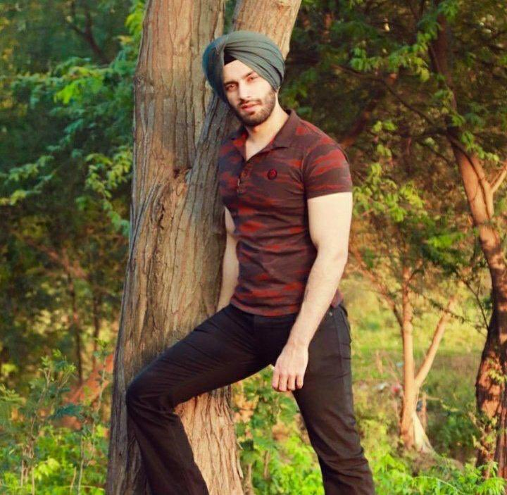 DeolShehzad's tweet photo. Sheran de guroor bas sher saambh de
Na jachde style sadde kise hor nu!! 💪🏼
.
.
#TeamShehzadDeol #ShehzadDeol #BB14 #ShehJaans @colorstv @endemolshineind @voot @vootselect https://t.co/D4T0m87DGV
