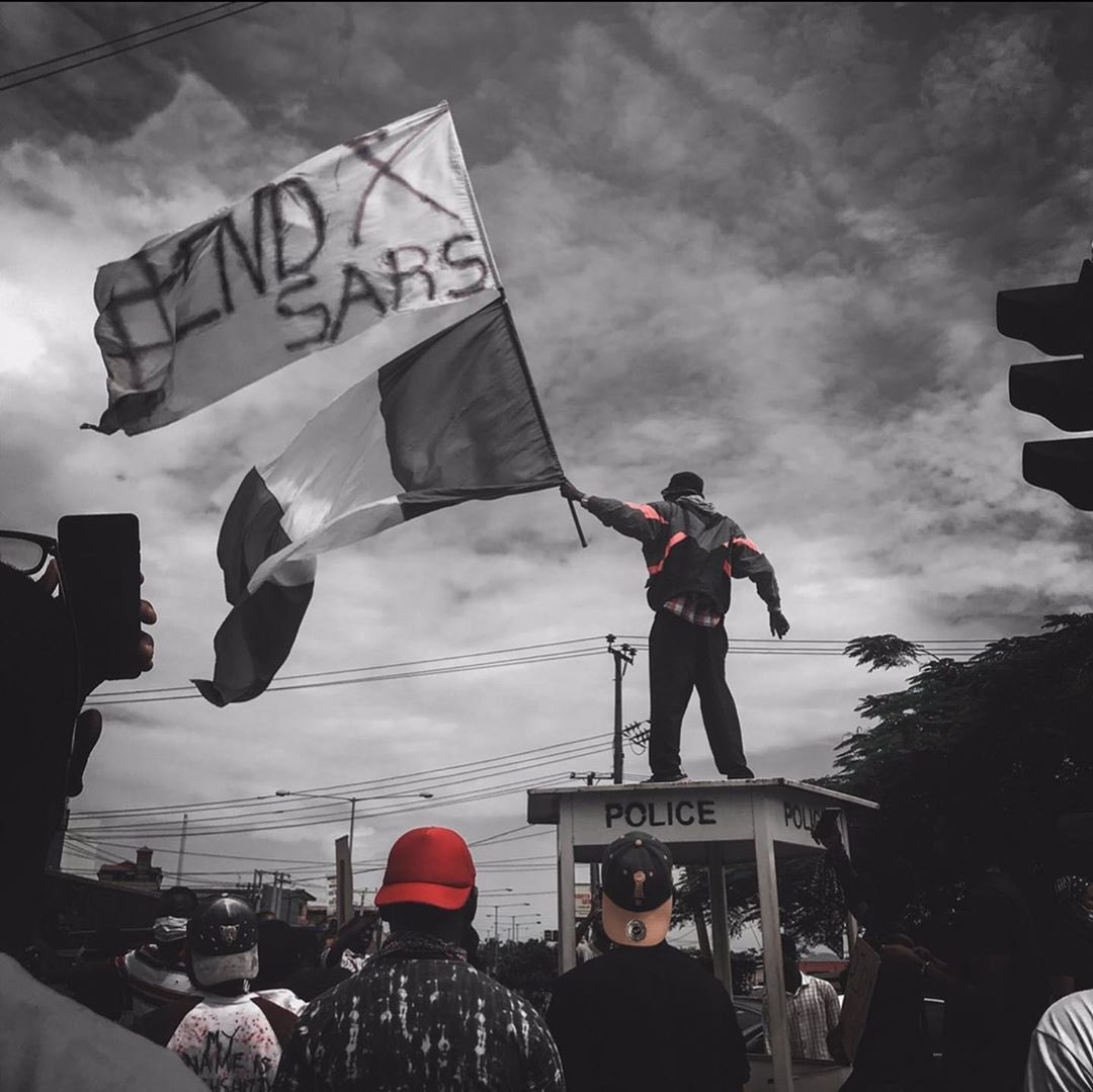 MobilePunch's tweet photo. #EndSARS: Seven iconic photos from protests https://t.co/zf8ZRyUiiE