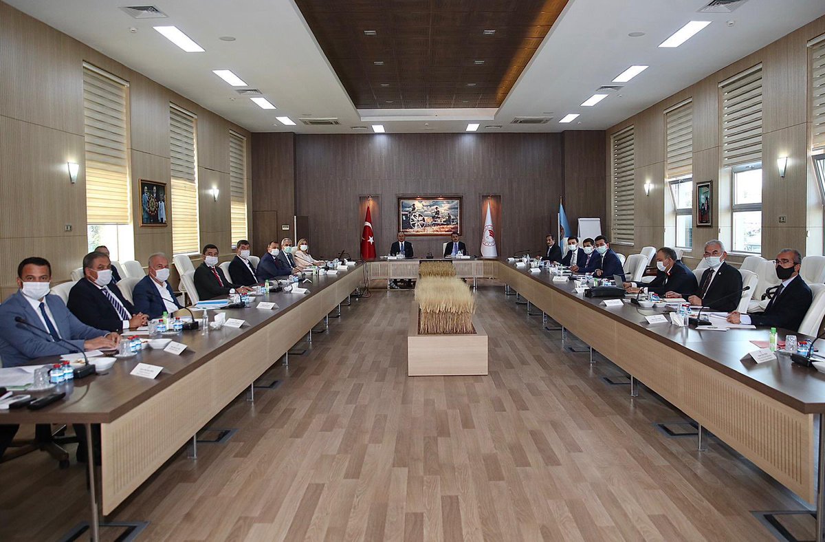 Dışişleri Bakanımız Mevlüt Çavuşoğlu, Tarım ve Orman Bakanımız Bekir Pakdemirli, İl Başkanımız İbrahim Ethem Taş, Milletvekillerimiz ve Bakanlık Bürokratlarımız ile biraya geldik. İlçemizde yapımına devam edilen yatırımları görüştük.İlçemiz ile alakalı yeni taleplerimizi ilettik.