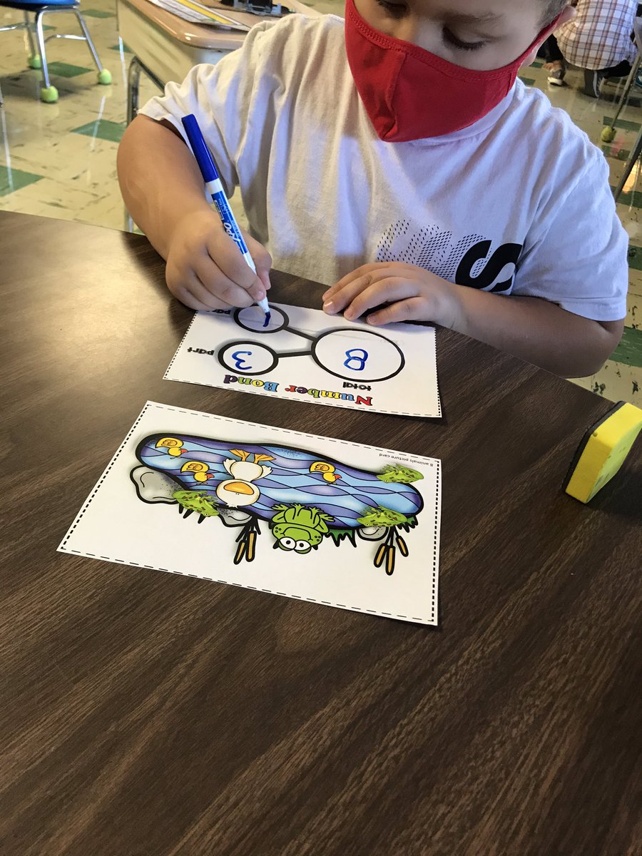 Shoup_BushES's tweet photo. Successful transitions to math stations today! Write the room, meet with the teacher and independent work was a win. Great job Firsties 🙂 https://t.co/wB20Na9D4U