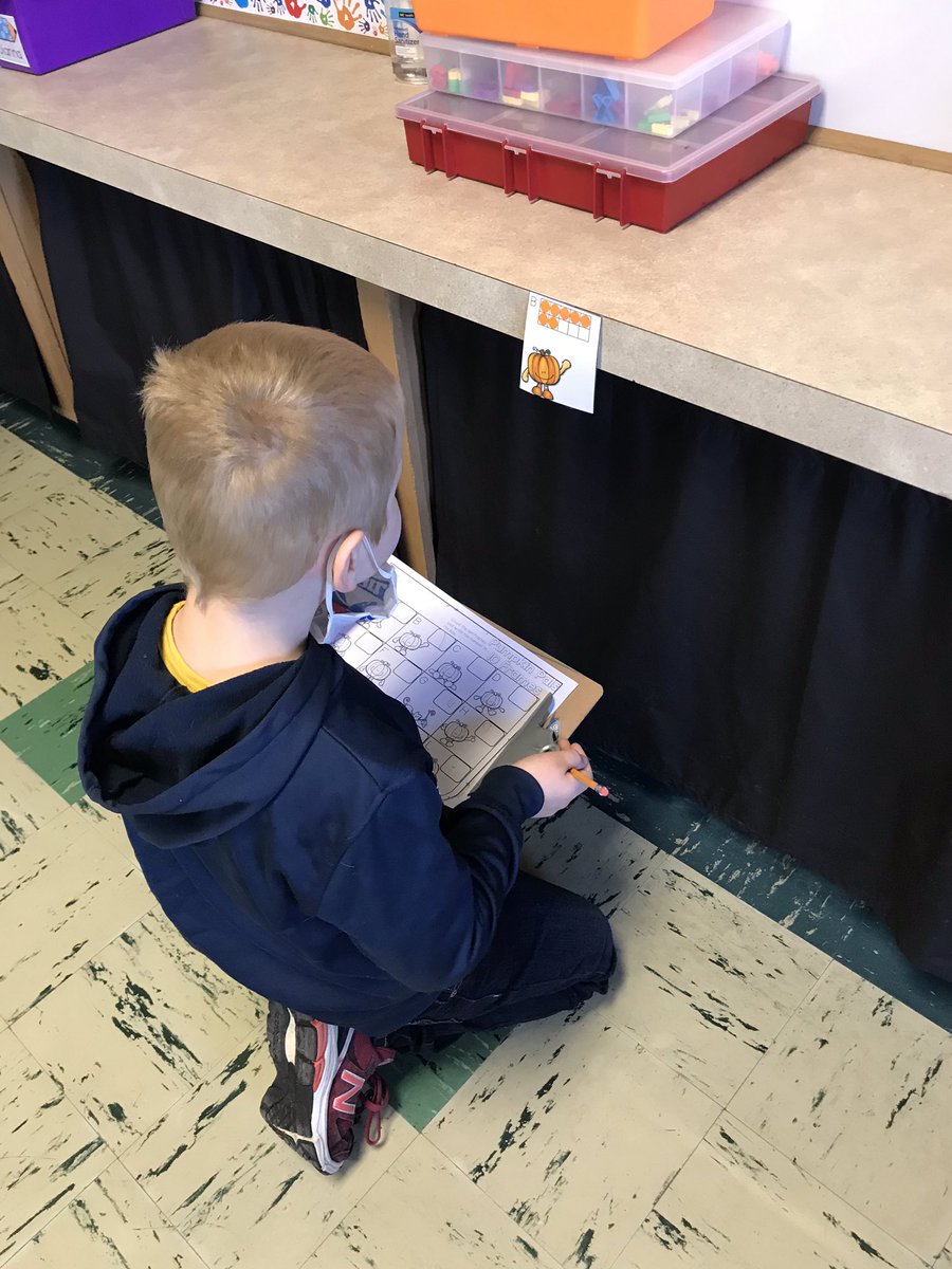 Shoup_BushES's tweet photo. Successful transitions to math stations today! Write the room, meet with the teacher and independent work was a win. Great job Firsties 🙂 https://t.co/wB20Na9D4U
