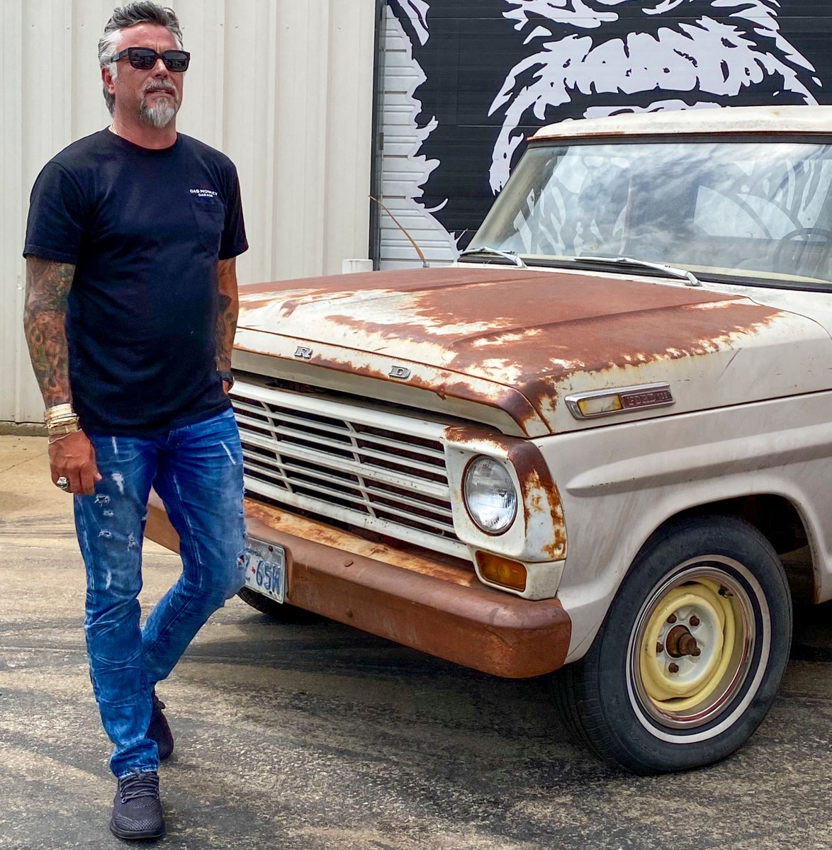 RRRawlings's tweet image. I keep getting asked "Richard, why are you on a Ford buying kick right now?" Simple, the Chevy guys don't want to sell me anytime at a reasonable price 😅