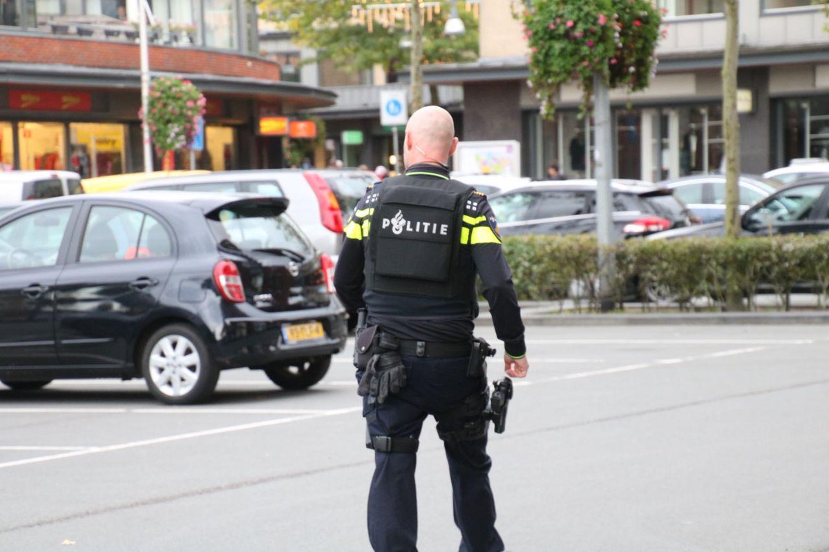 112ovnl's tweet photo. Politie onderzoekt mogelijke schietpartij bij parkeergarage winkelcentrum in Zwolle Zuid
https://t.co/vsrWgt51Ab | 
#Overijssel #nieuws
Zwolle - Hulpdiensten moesten aan het einde van de woensda... https://t.co/XYLll80DSv