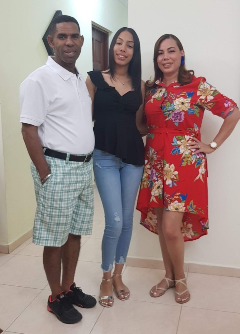 Antolin2020's tweet photo. Feliz cumpleaños para mí hija Ana Massiel De Oleo Morillo. 🥳🎂🥰 

Gracias mí hija ya con su número 16. https://t.co/zksJaMJEMt