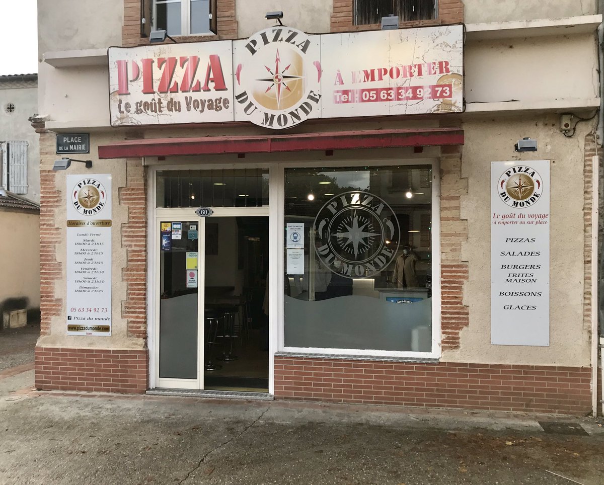 JeremieMartin7's tweet photo. À #Briatexte, @claire_fita et Bernard Gilabert sont venus à la rencontre du propriétaire de la #Pizza du Monde qui a bénéficié du fonds #LOCCAL mis en place par la Région #Occitanie en partenariat avec le Département du #Tarn, les intercommunalités et la @BanqueDesTerr 🤝 https://t.co/WSoR3Jwfjb