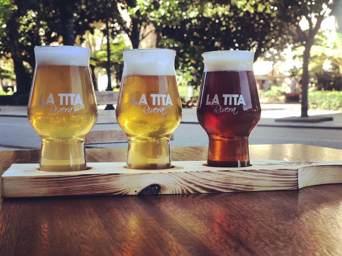Tomar nuestra degustación de #Cervezadelacasa en nuestra terraza es un planazo para la mitad de semana. Lemon Beer, Saison y Lacon Beer. Tres gustos para todos los paladares. ¡Pruébalas!

#cervezasdelacasa #cervezasartesanas #Vigo #baresdeVigo #LaTitaRiveraVigo #terraza #cervezas