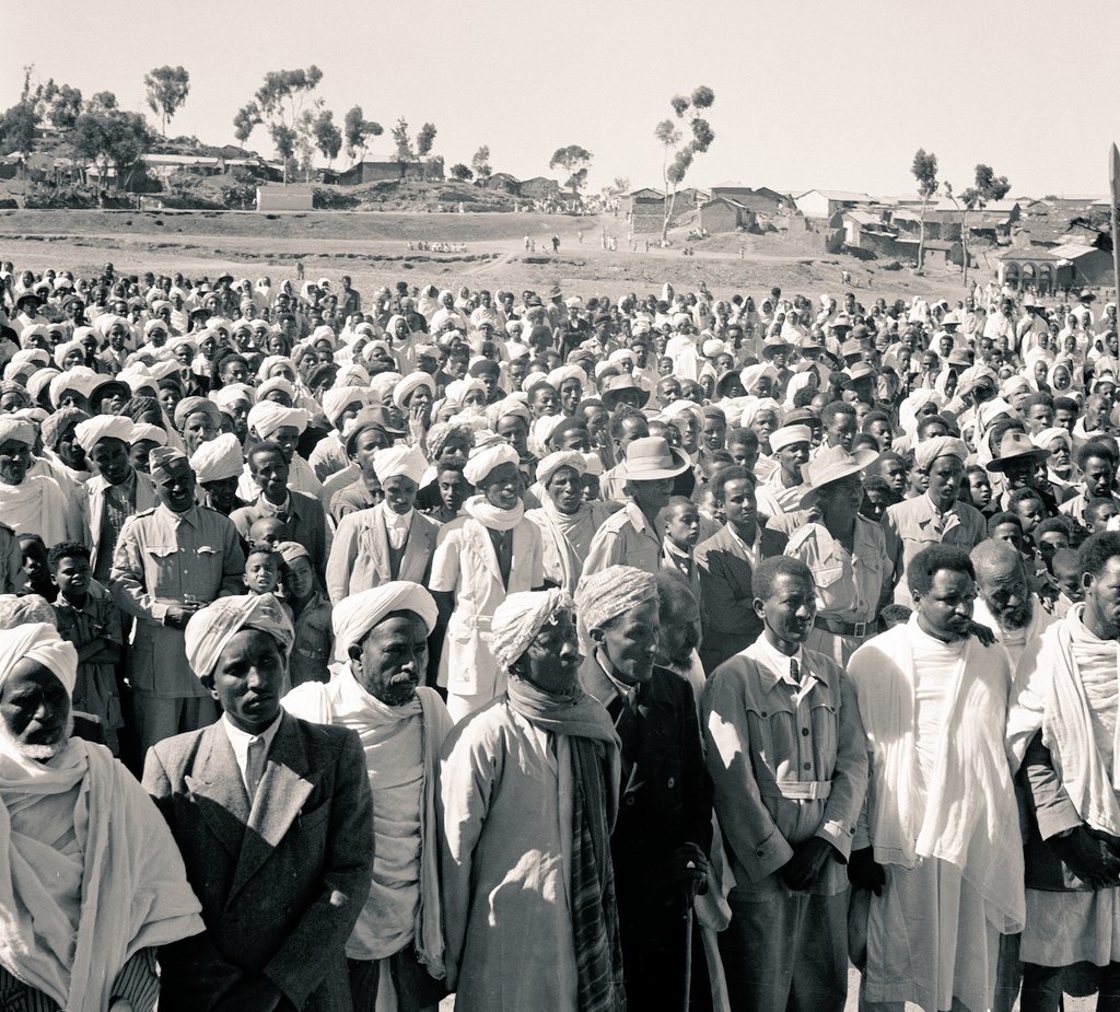 October 1974. A period that should be heralded as probably one of the greatest moments in our collective history.Sickened by infighting & fratricide, over 30,000  #Eritrea|n Citizens march to the Village of Woki-Zager & force EPLF & ELF to sit down for face to face talks.