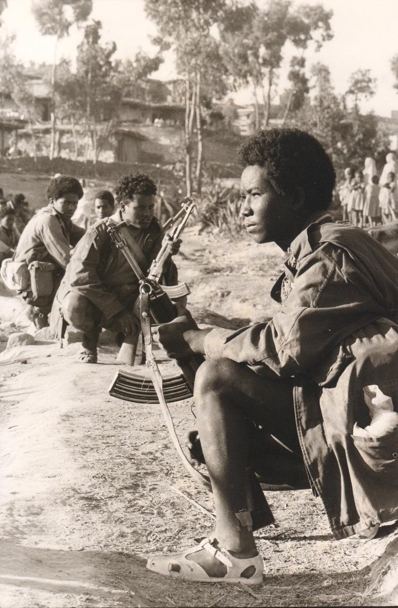 Suffering severe losses, ELF was in crisis. Accusations of betrayal flew at EPLF, & divisions within the ranks due to failure of leadership.Sensing chaos, Isaias saw an opportunity. While bulk of EPLF was busy fighting off USSR backed Derg, he made a deal with TPLF. #Eritrea