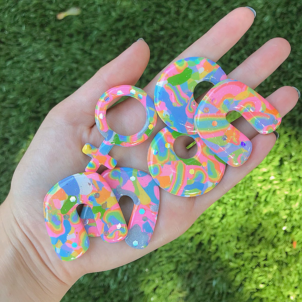 Hi! I’m G! I’m lesbian polymer clay and resin artist and full time painting student! It would mean the world to me if you checked out my Etsy/other content! linktr.ee/geccrafts