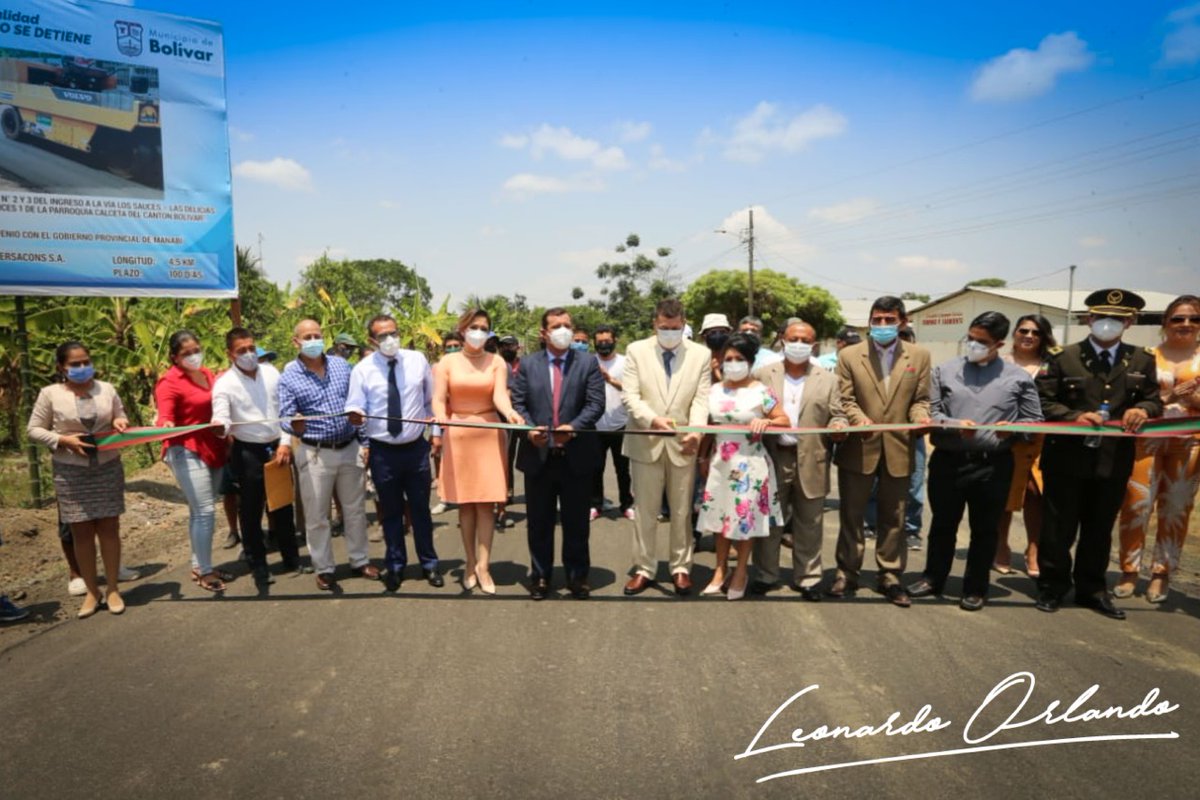 Leoorlandoa's tweet photo. Manabí crece y retoma la confianza en la inversión pública. Las obras viales fortalecen a cantones y parroquias. Ayer fue un honor entregar una vía de 5,5 kilómetros en el cantón Bolívar durante sus fiestas cívicas. https://t.co/jFLGXEYWzL