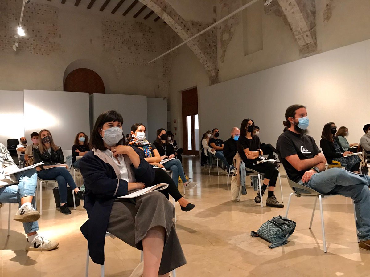centredelcarme's tweet photo. 🗯 Hui, dins del programa #PermeaObert del #MàsterPermea, ens hem reunit en una trobada amb @pablismart, cap de programes del @MACBA_Barcelona, on hem parlat dels efectes de la pandèmia sobre les institucions culturals. https://t.co/cmyakAHs8i