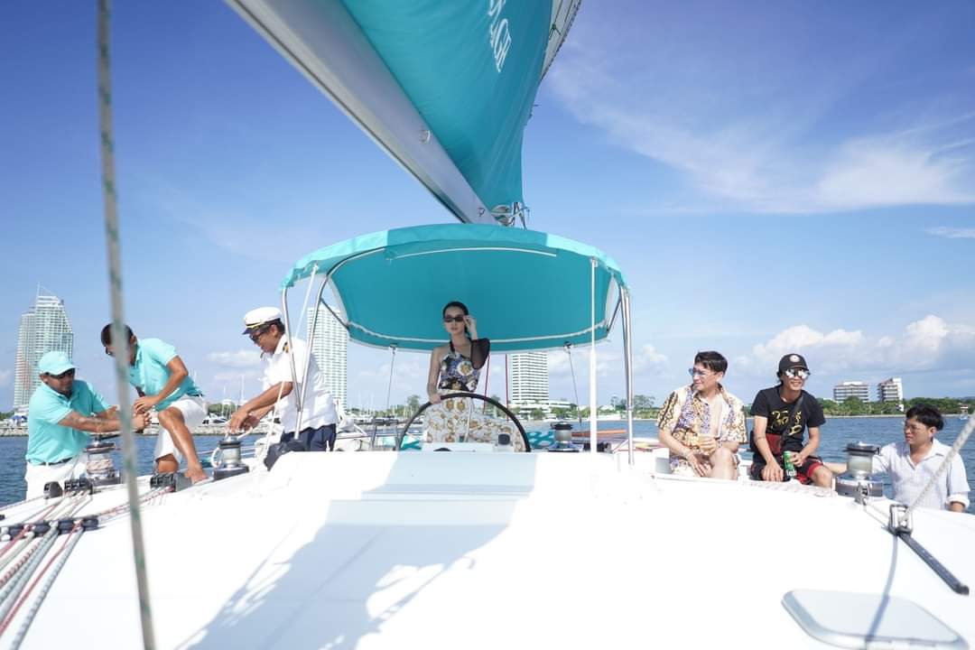 Palitmenuch2's tweet photo. นี่ค่ะ กัปตันหญิงตัวจริง

เครดิต FB Fanpage : ningpanita
👉#BlueVoyageYachtLife
👉#BlueVoyageThailand
#ทริปทะเลโซ่เวรีxเข้มมุก
#เข้มมุก
#เข้มหัสวีร์
#มุกดานรินทร์รักษ์ https://t.co/X9gEV5qaW5