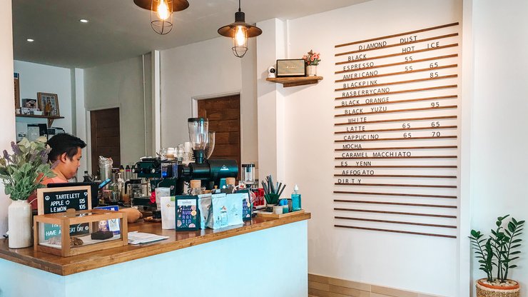 readmeSocialTH's tweet photo. ร้านกาแฟน้องใหม่แถว #ชะอำ "Diamond Dust - Coffee House"
ร้านตกแต่งเหมือนบ้าน ดูอบอุ่น พร้อมกับกาแฟและขนมหลากหลายเมนู https://t.co/YM3iLQnKMl
เครดิต@ ToonNii Review (ตูนนี่)📸
#readmeth #รีวิวคาเฟ่ @aroii @CafeStoryTH @Kin24hrs https://t.co/CbOxScJ4i9