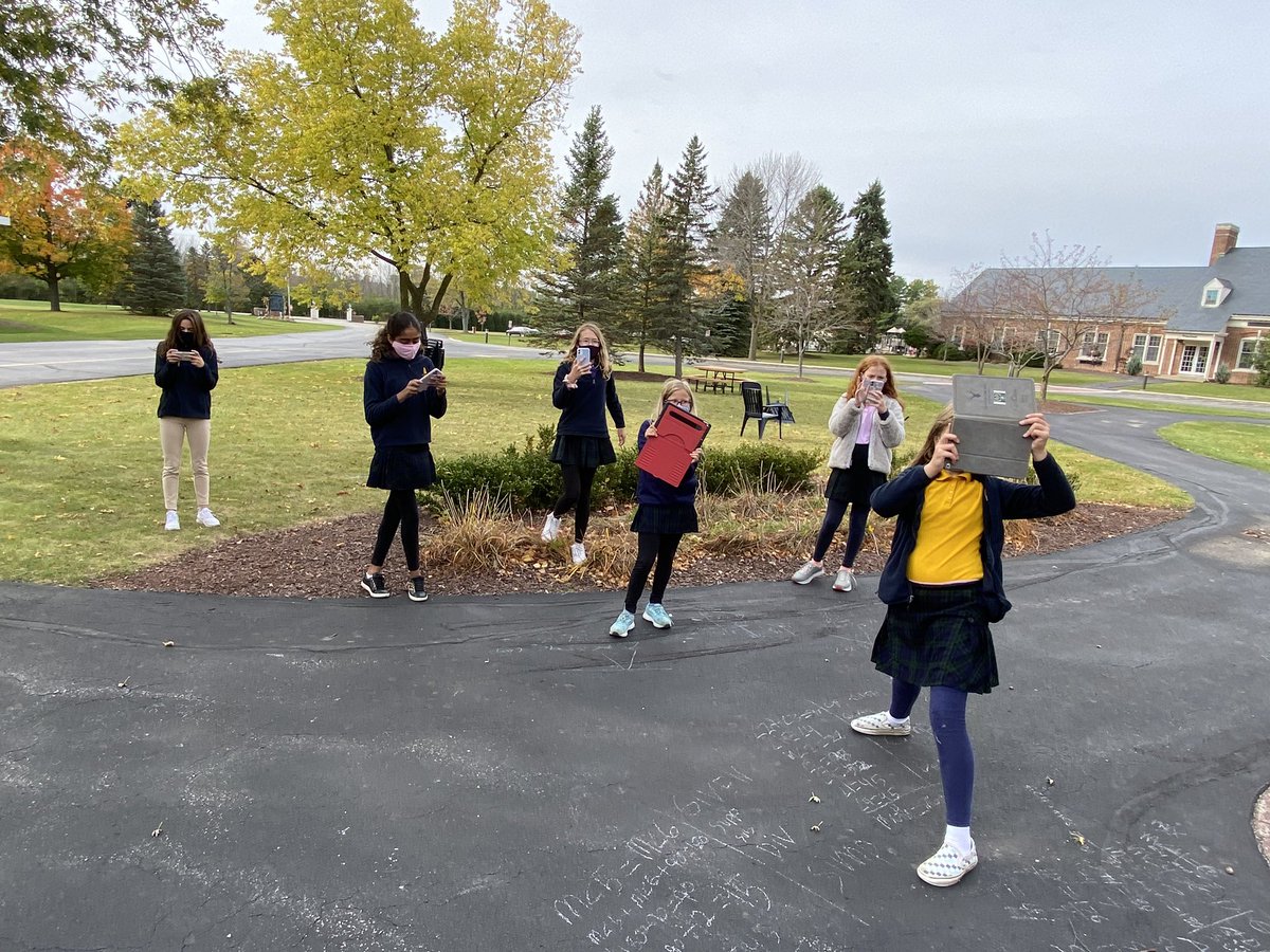 Gathering visual references for our fauvist landscape paintings while enjoying the crisp fall air! <a href="/LifeAtUSM/">Lucas Spielman</a> #usmfac #arted #arteducation