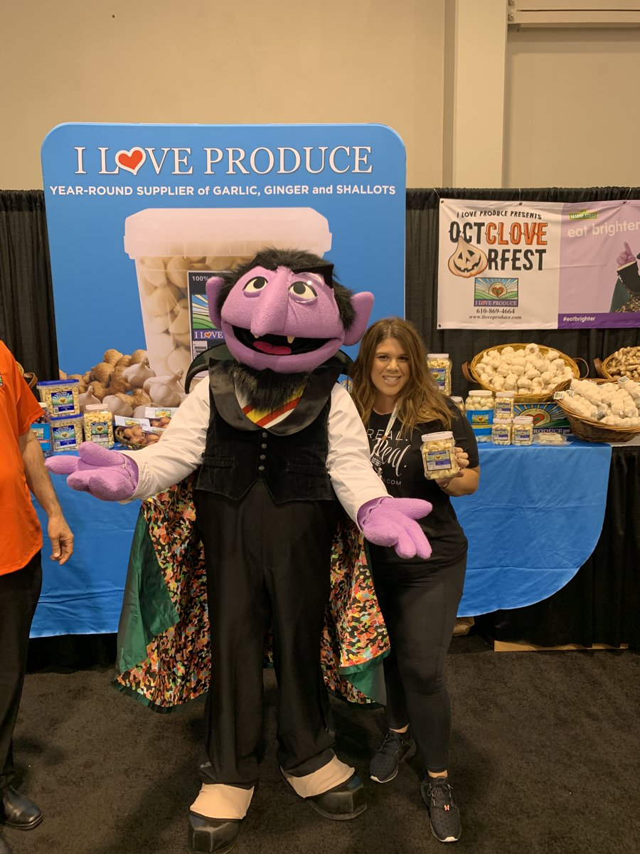 KrystensKitchen's tweet photo. a fun highlight from last years @pma -- my buds from sesame's street + lots of garlic from @iLoveProduce1
#pmafresh #pmafreshsummit #virtualevent @sesamestreet https://t.co/jdvss0eXZU