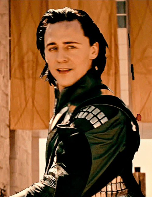 jakelinesanders's tweet photo. 2 princes. 
Prince of Wales, Hal and Prince of Asgard #Loki!
#TomHiddleston #HiddlesNumbers @HiddlestonSpam https://t.co/rG6iIAhGKM