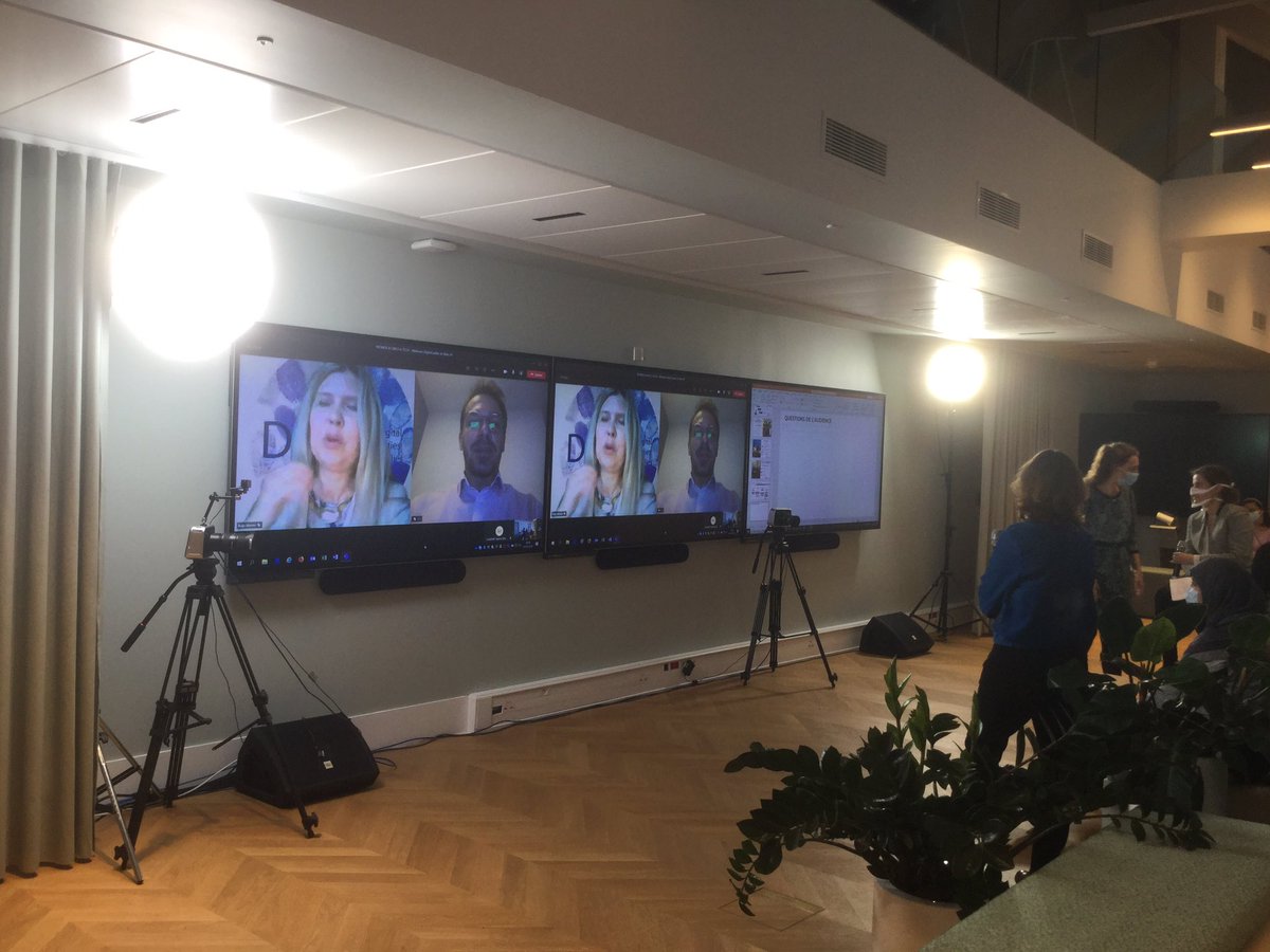 EnjoyDigitAll's tweet photo. Le #SWIITpledge initié par @digital_ladies et @simplonco pousse les entreprises à s’engager à recruter plus de femmes dans les métiers de la tech et du numérique 💪
Plusieurs entreprises signataires sont déjà passées à l’action 🙌 #womenintech https://t.co/8yufjOJpl9