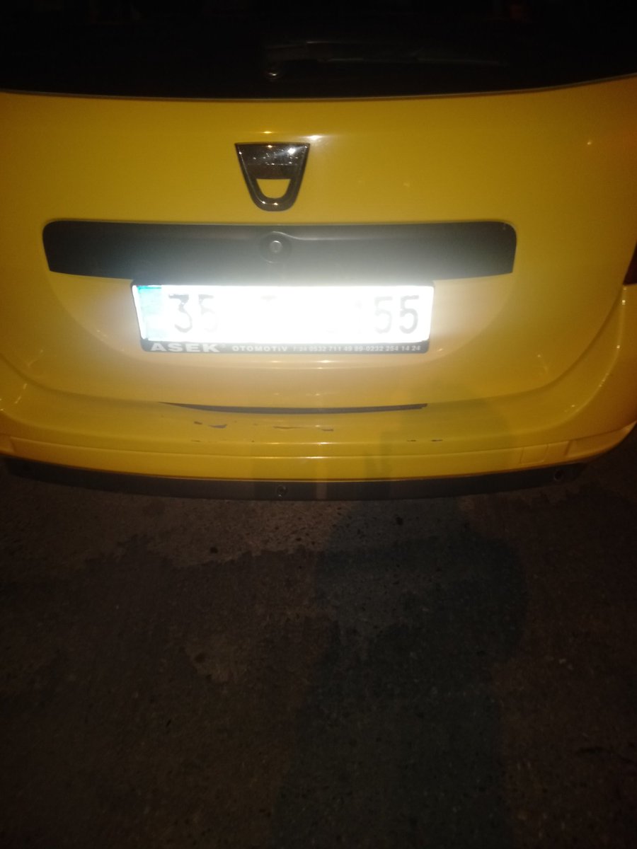 Bu ticari taksi gözümün önünde köpeğe çarpıp kaçtı.
O panikle plakayı aldım ama ışıktan dolayı plaka görünmüyor.
Şu plakayı görünür yapacak bir teknoloji varmı?
( köpek sahipli, sahibi ilgileniyor)