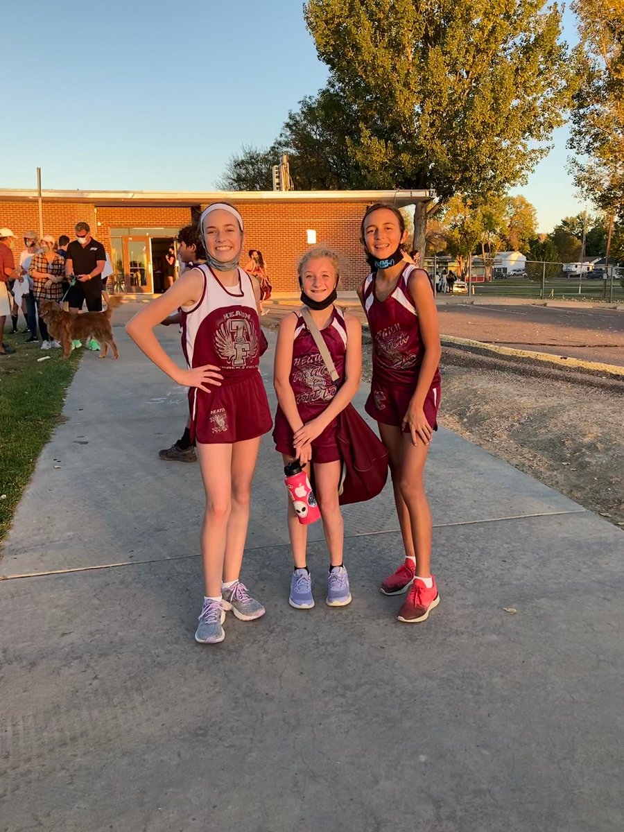 PAndrada0722's tweet image. My Ava took 2nd place in the Middle School City CC meet yesterday, she gave it her all, the other 2 top placers trained at @TrainFastPueblo this off-season with us. Proud of the girls...#HWPO #TrainFast