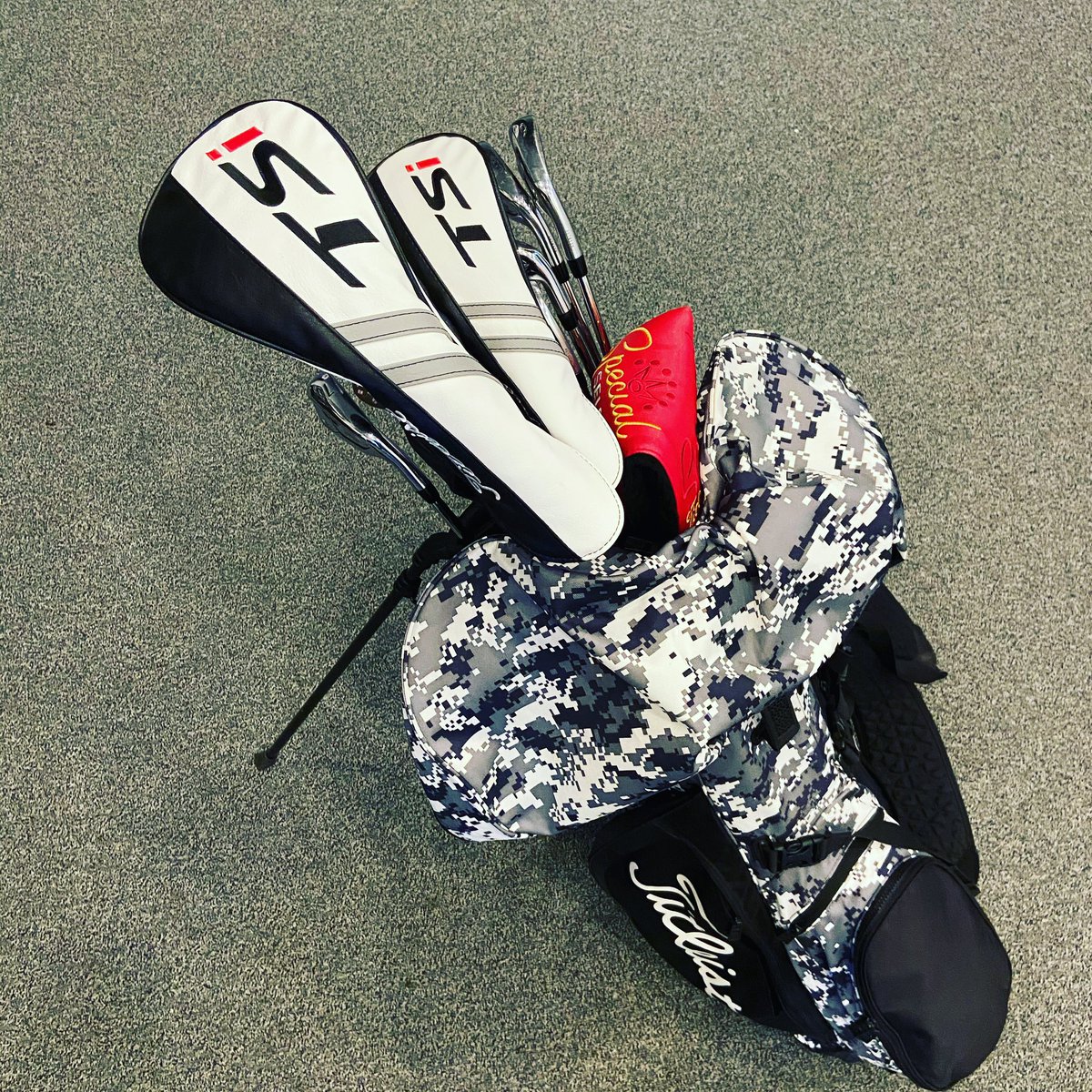 bmiddgolfpro's tweet photo. 🚨 New product alert, welcome to the bag @Titleist TSi 🚀 Many thanks to @TitleistEurope for supplying me with them and can’t wait to receive the fitting kit to start club fittings @ChigwellProShop @ChigwellGC ⛳️🔥👌🏻 #itsatitleist #tsi  #teamtitleist #custommade #customfitgolf https://t.co/3IdaBW0KnJ
