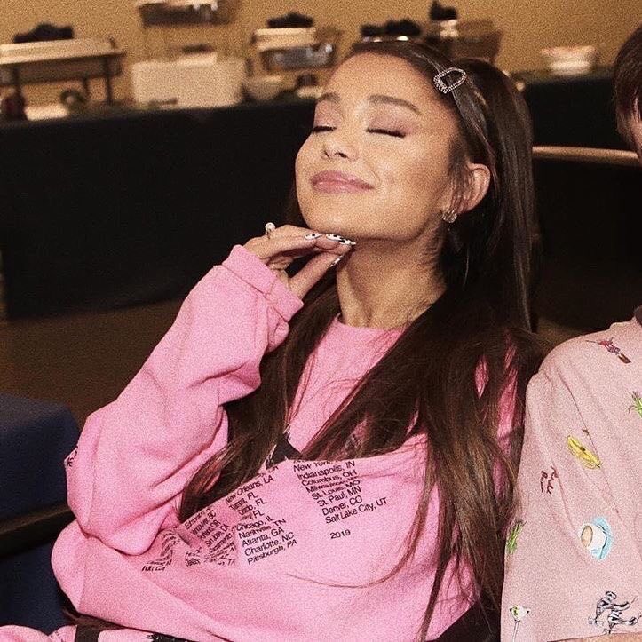 agpbr's tweet photo. PODEROSA! "ARIANA" está agora em #1 nos trends mundiais do Twitter. 🚨✨ https://t.co/NaYUebVH0Z