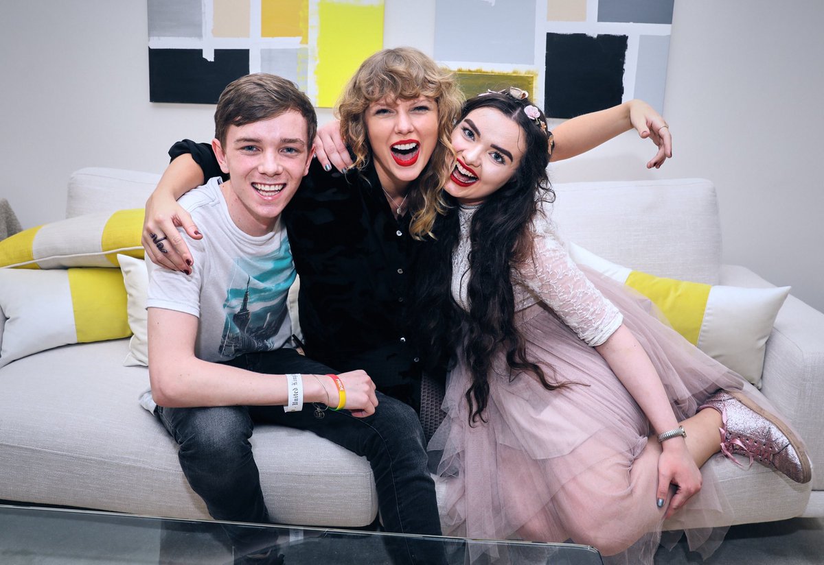 imcalledvanessa's tweet photo. isn’t it just so pretty to think all along there was some invisible string, tying you to me?
@taylorswift13 your kindness made me realise that i am worthy of even my most wildest dreams coming true. thank you forever and love you always. happy 3 years💗
#reputationsecretsessions https://t.co/4FkUI8dV2U