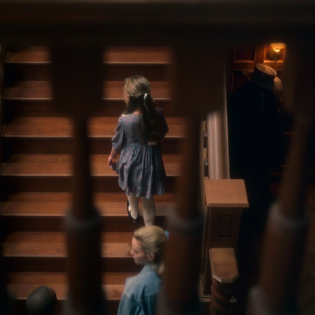 NetflixGeeked's tweet photo. no one:⁣
the ghosts of bly manor: 👁👄👁 https://t.co/RzYQzUAVwr