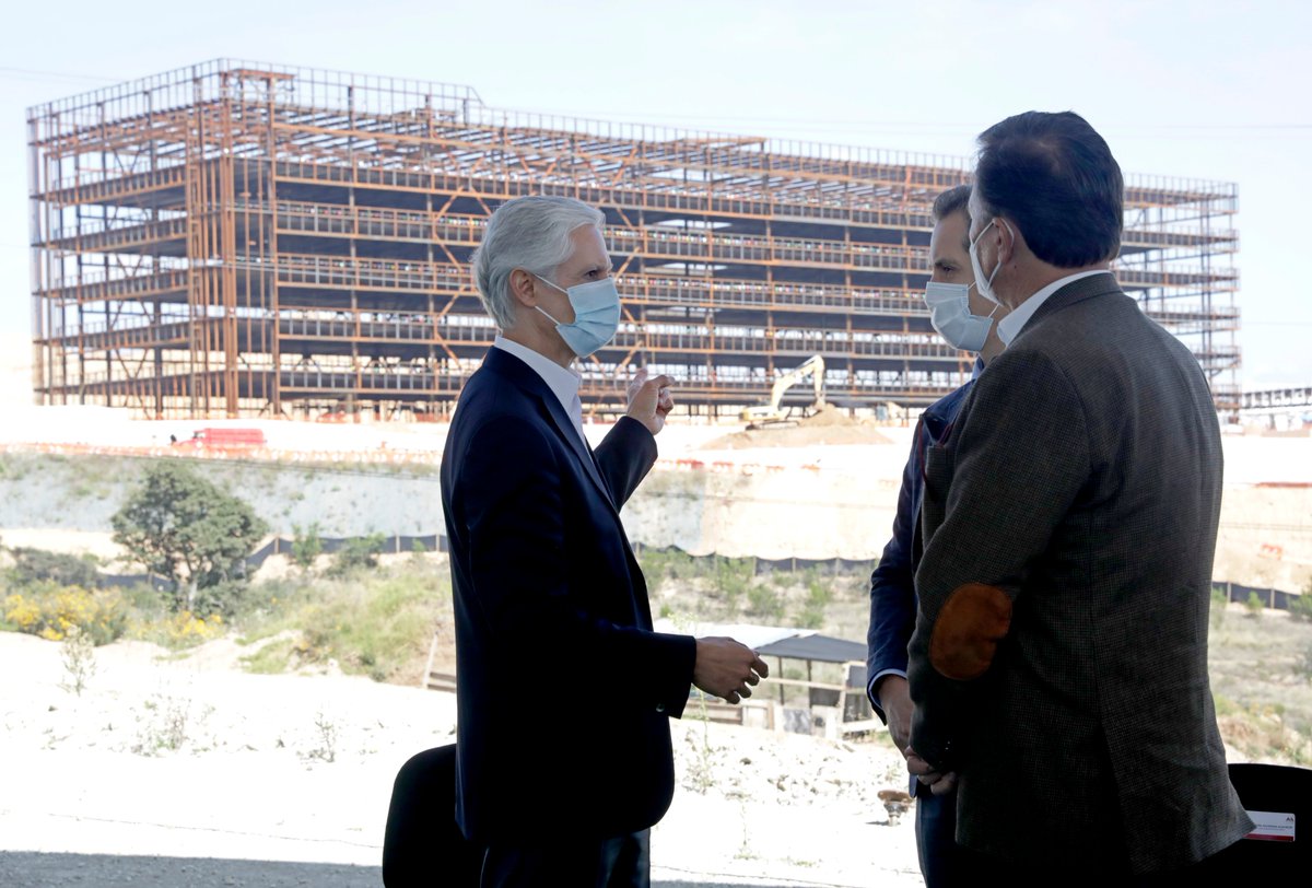 alfredodelmazo's tweet photo. Hoy presentamos Desarrollo Latiz de Artha Capital en #Naucalpan, uno de los proyectos inmobiliarios más importantes del #Edoméx. En la primera etapa generará 5 mil empleos y una inversión de más de 12 mil millones de pesos. https://t.co/pMFtCJzb7J