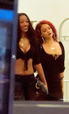 sevnstudio's tweet photo. rihanna and melissa, nyc https://t.co/ndlJVssvkj