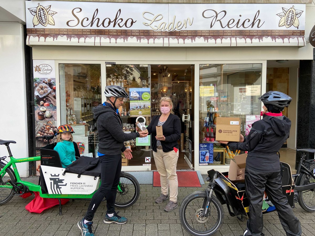 <a href="/schokofahrt/">Schokofahrt</a> Auslieferung in Solingen bei #SchokoLadenReich mit #FienchenWpt und #OhligserDürpelflitzer. #FreieLastenräder #Schokofahrt