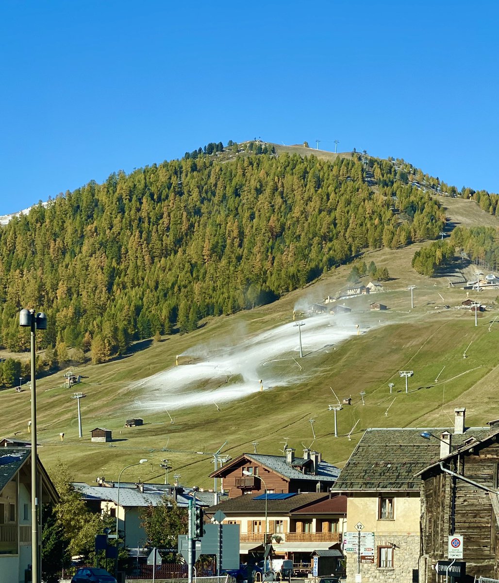 Livigno's tweet photo. #Snowfarm + Innevamento programmato = Combo!⚡️😎❄️☃️
3️⃣0️⃣ ottobre apertura Pista Fondo
2️⃣8️⃣ novembre apertura impianti sci 🚡
Snowfarm + Snowmaking = Combo ⚡️😎💯
We are working for you in #Livigno
3️⃣0️⃣ October opening X-country Track
2️⃣8️⃣ November lifts opening 🚠 https://t.co/muPrsZ2Dqg