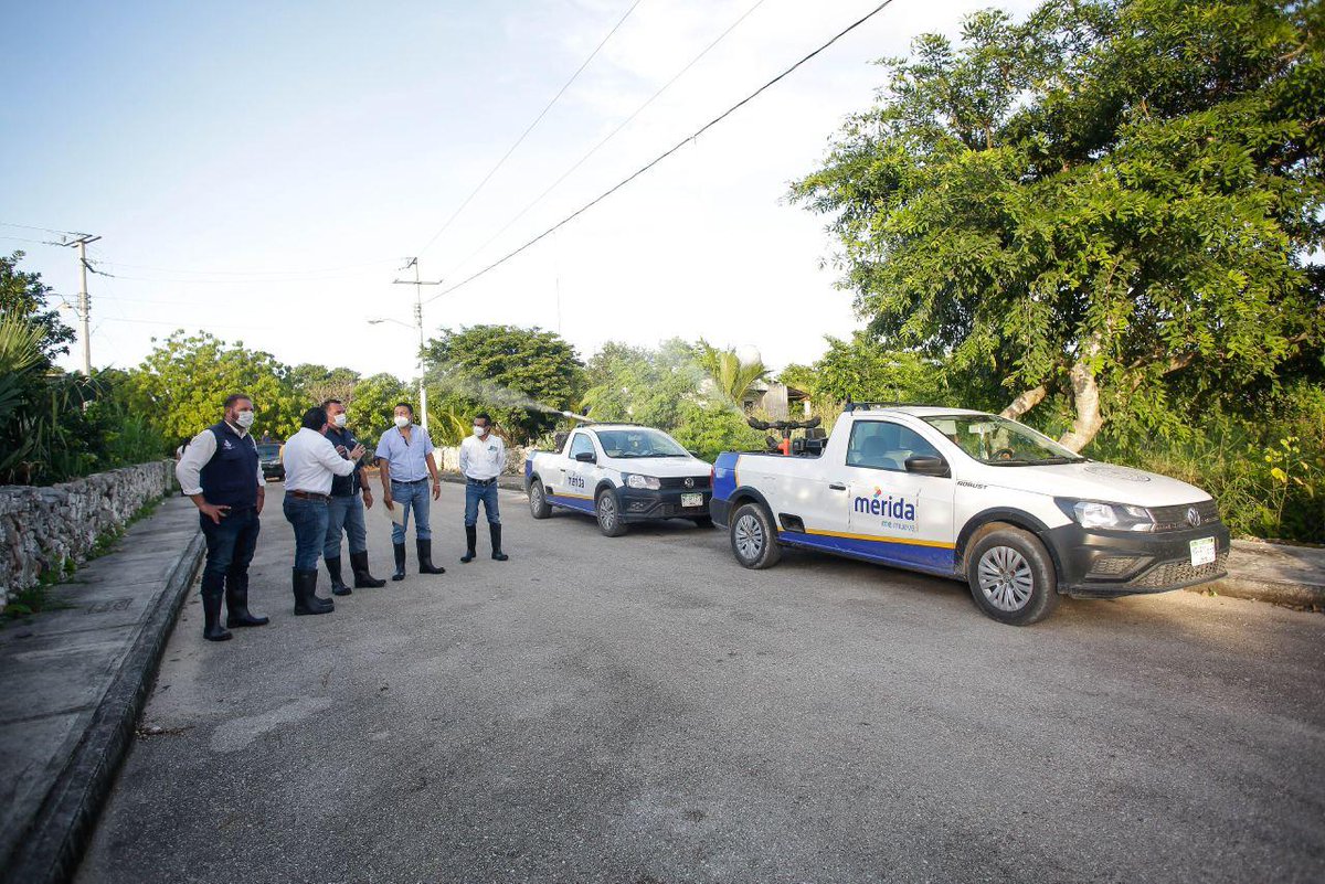 RenanBarrera's tweet photo. El día de ayer supervisé los trabajos de fumigación en la comisaría de Caucel, los cuales se están realizando todos los días en coordinación con el @GobYucatan para prevenir enfermedades causadas por el mosco, después de las lluvias generadas por el huracán #Delta. #UnidosPodemos https://t.co/vfp3kTikhw