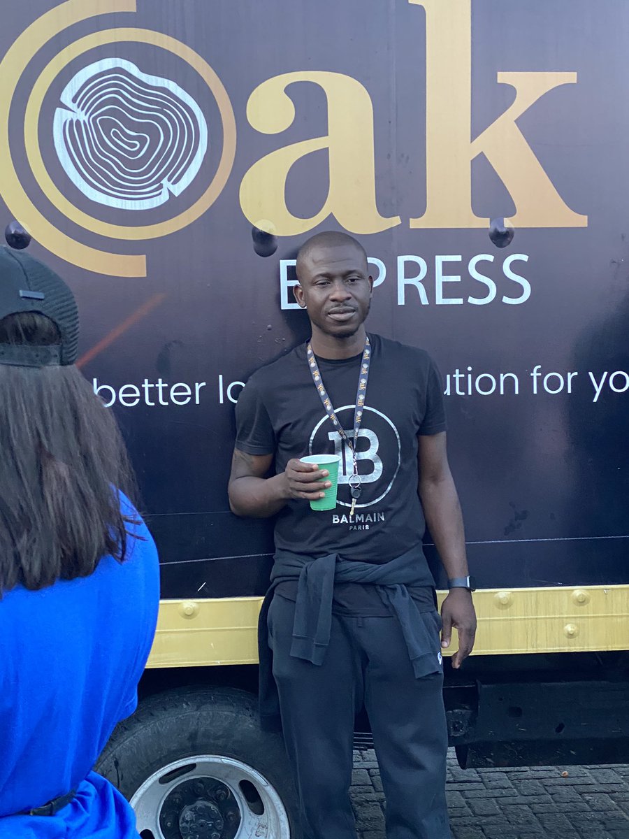 MrAdeGeorge's tweet photo. @oak_express steady supplying drinks since the start of these protests.
Mighty proud of Femi.
#HardWorkingNigerianYouth #EndSARS #EndSWAT https://t.co/nRC1qEXfNV