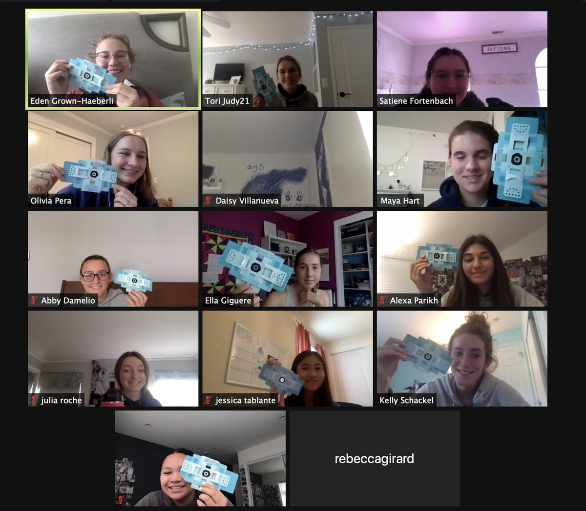 TechBioBek's tweet image. Thank you, Eden Grown-Haeberli class of 2017, for leading us through making our #Foldscopes in #apbio3. These #ndbtigers are ready to explore our microscopic world! #ndbtechtalk