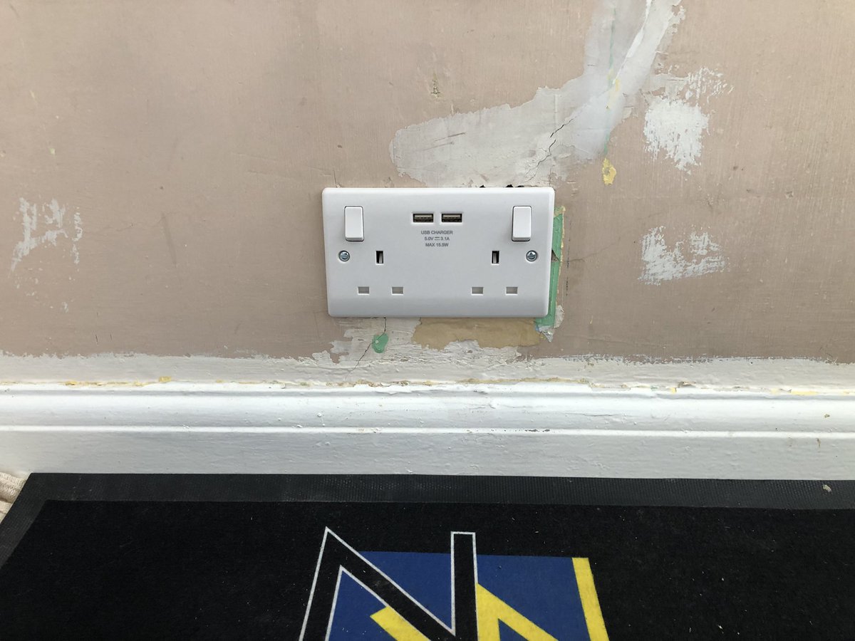 NeilWElectrical's tweet photo. Little simple job of recessing a socket to help a customer, pre decoration. A little time and care creates minimal repair work. 👌🏻. One of our 8 call ins today. #electrical #electrician #trade #installation #maintenance #inspection #aftercare #care #surrey #callins https://t.co/kkCIl1mnOE