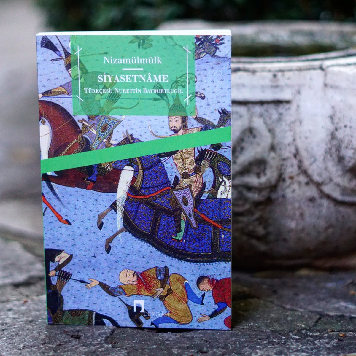 📚 Kitap Çekilişi |

Bu tweeti RT edip, <a href="/tarihkursusu/">Tarih Kürsüsü</a> ve <a href="/DergahYay/">Dergâh Yayınları</a> hesaplarını takip eden 3 takipçimize;

Nizâmülmülk’ün şehit edilişinin yıl dönümünde, "Siyasetnâme" kitabını hediye ediyoruz.

Kazananlar, 20 Ekim'de açıklanacaktır.