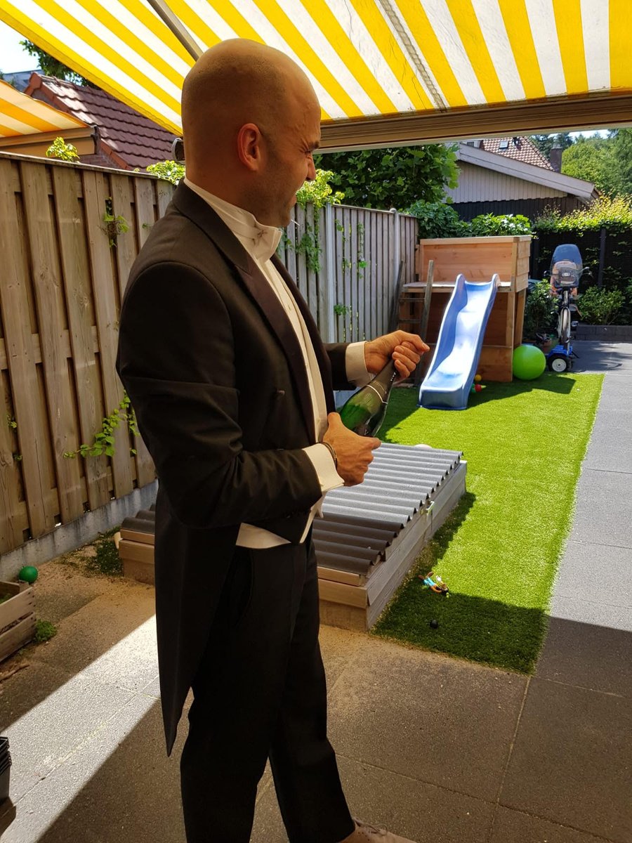 Nederlanders zijn wereldkampioen zitten. Fontys-docent Roderick Wondergem probeert er wat aan te doen. Wondergem presenteerde zijn promotieonderzoek over het belang van bewegen na een beroerte tijdens de eerste AG-Fontyslezing.
nieuws.ag-eindhoven.nl/2020/10/ag-fon…